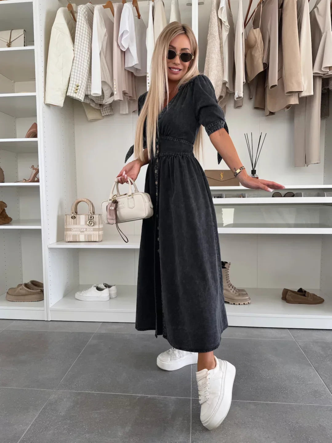 Ivanka™️ – Un'abito in denim brillante per un'eleganza senza tempo!