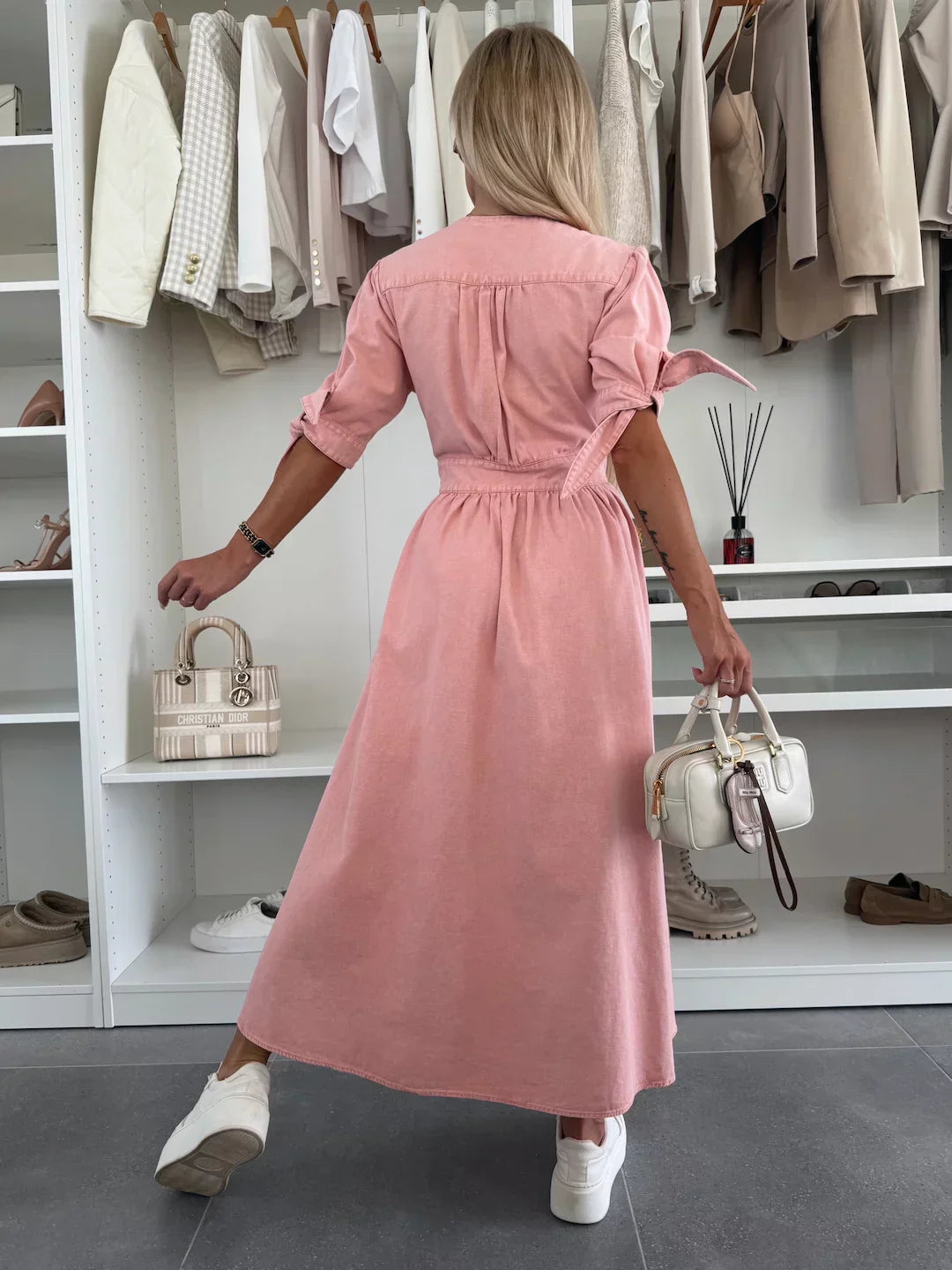Ivanka™️ – Un'abito in denim brillante per un'eleganza senza tempo!