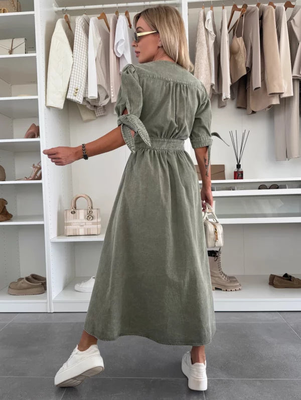 Ivanka™️ – Un'abito in denim brillante per un'eleganza senza tempo!